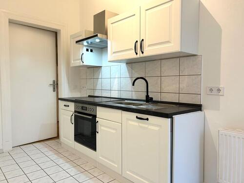 Foto - WG-Altbauwohnung – Einbauküche, Balkon, Frisch renoviert