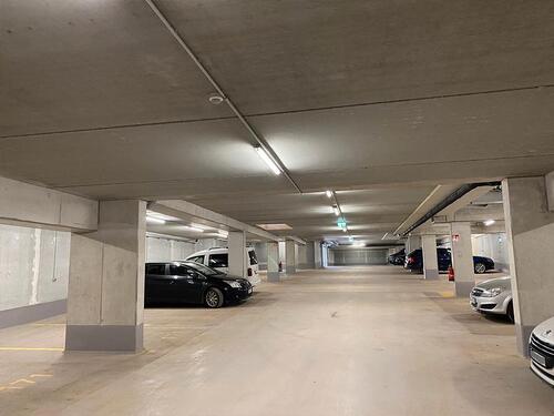 Foto - Tiefgaragenstellplatz mit E-Anschluss zu vermieten 
