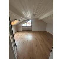 2 Zimmer Dachgeschoss Wohnung - 450,00&nbsp;EUR Kaltmiete, ca.&nbsp; 50,00&nbsp;m&sup2; in Bräunlingen (PLZ: 78199)