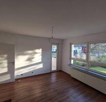 Exklusive, renovierte 2-Zimmer-Hochparterre-Wohnung mit Balkon und EBK in Egelsbach