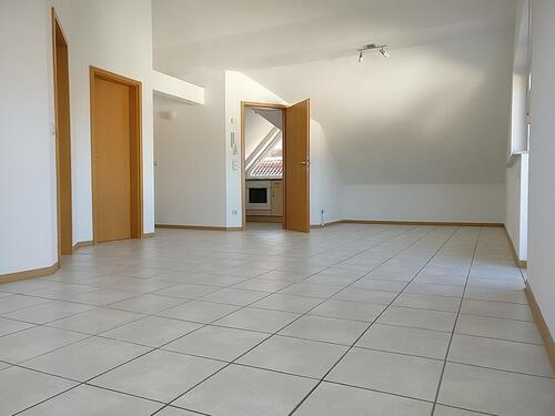 Foto - 2 Zimmer Wohnung DG - 630,00&nbsp;EUR Kaltmiete, ca.&nbsp; 48,00&nbsp;m&sup2;