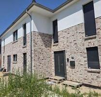 Zu vermieten- Hochwertige Doppelhaushälfte mit 220 m² Wohn-und Nutzfläche und PKW-Stellplatz - Bergen