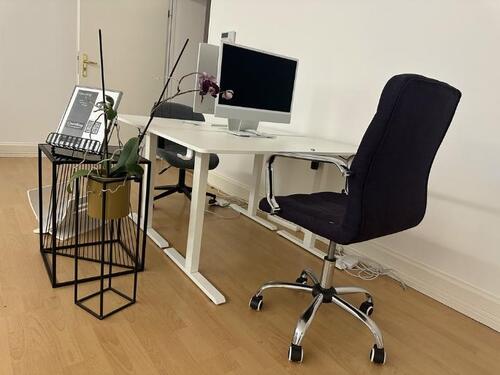 Foto - Flex Desk im modernen Coworking mit Meetingraum, Kaffee & Videostudio