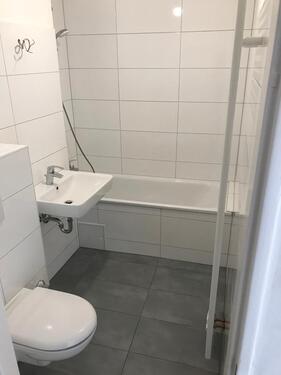 Foto - Schöne 3-Zimmerwohnung (2,5 Zi.) mit neu modernisiertem Bad, Balkon und separatem WC, frei ab 01.05