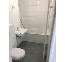 Schöne 3-Zimmerwohnung (2,5 Zi.) mit neu modernisiertem Bad, Balkon und separatem WC, frei ab 01.05 - Hanau Lamboy