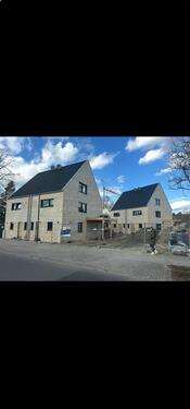 Foto - Modern wohnen, effizient leben - Doppelhaushälfte mit Carport