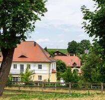Wohnen mit Pferden, Wohnung und bis zu 4 Paddock Boxen - Mengkofen