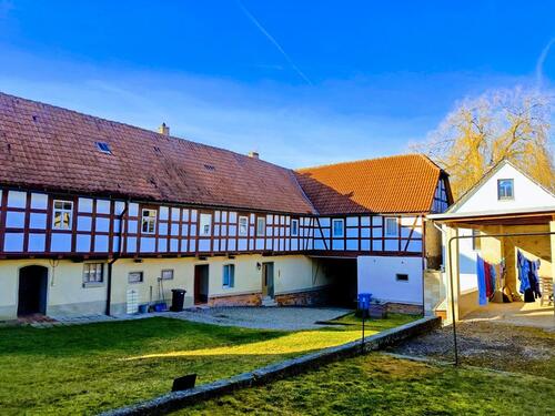 Foto - Dreiseiten-Bauernhof in landschaftlich schöner Lage