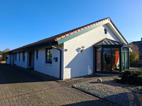 Foto - Großzügiger Bungalow mit Carport und idyllischem Traumgarten