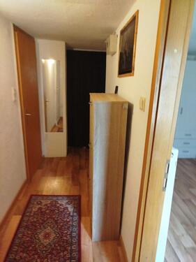 Foto - Möbliertes Zimmer im Dachgeschoß