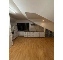 Helle Dachgeschosswohnung mit Einbauküche & Einbauschränken - Darmstadt Darmstadt-Nord