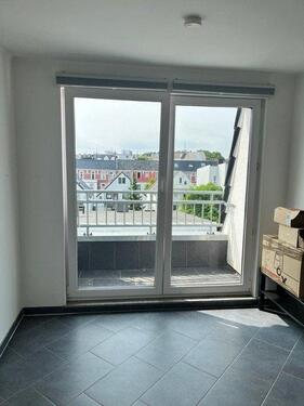 Foto - Helle 2-Zimmer-Dachgeschosswohnung mit 3 Balkonen & Einbauküche