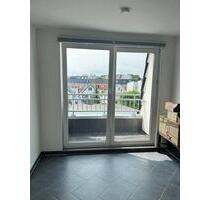 Helle 2-Zimmer-Dachgeschosswohnung mit 3 Balkonen & Einbauküche - Bremerhaven