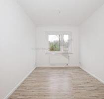 Schöne 2-Raum-EG-Wohnung mit Tageslichtbad in kleinem Mehrfamilienhaus - Zwickau