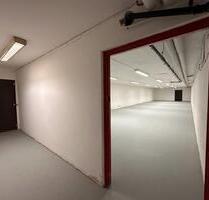 Große Lagerhalle mit Lastenaufzug - Freilassing