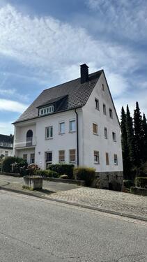 Foto - Mehrfamilienhaus mit Potenzial – 3 Wohnungen, 6 Garagen & großzüg