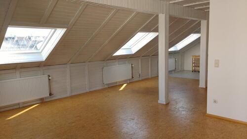 Foto - 2 Zimmer Dachgeschoßwohnung zur Miete in Griesheim