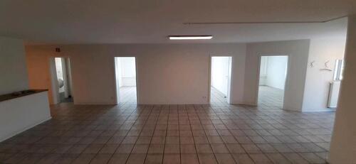 Foto - Lager und Büros - 800,00&nbsp;EUR Kaltmiete, ca.&nbsp; 240,00&nbsp;m&sup2;