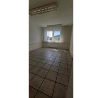 Lager und Büros - 800,00&nbsp;EUR Kaltmiete, ca.&nbsp; 240,00&nbsp;m&sup2; in Peterswald-Löffelscheid (PLZ: 56858)