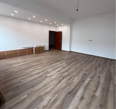Foto - Neu sanierte 4 Zimmer Wohnung - 130qm - zentral - Nur ab sofort