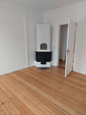 Foto - 3 12-Zimmer-Wohnung mit Balkon 2. Etage Garage