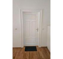 Helle Dachgeschosswohnung: renoviert, neue Böden, Einbauküche - Remshalden