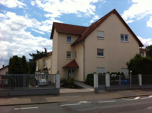 Foto - Moderne 2-ZKB Wohnung mit KFZ Stellplatz, Hof und Garten