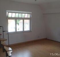 Möblierte 4-Raum-Altbauwohnung mit Balkon und Badewanne - Weimar