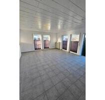 Helle 3Zi-Eigentumswohnung (96 m²) mit Terrasse, Balkon & Garage - Attendorn