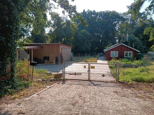Foto - Grundstück mit Potential. Schwedenhaus, Scheune, Pferdehaltung.