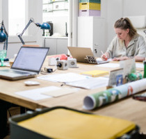 Dein fester Schreibtischplatz im Herzen Potsdams – modern & inkl. Service