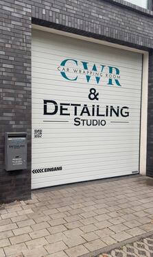 Foto - Premium -Gewerbehalle für FahrzeugaufbereitungFolierung