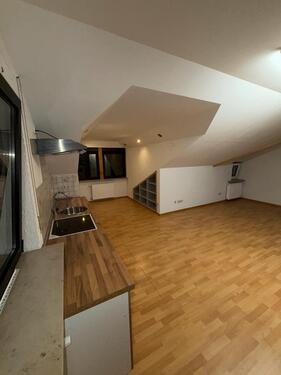 Foto - Helle Dachgeschosswohnung mit Einbauküche – sofort bezugsfrei