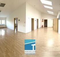 Sehr gepflegtes und lichtdurchflutetes Büro in der 1. Etage im Ingolstädter Stadtteil Seehof. - Ingolstadt Münchener Straße