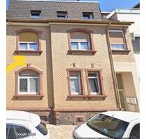 Hausmeisterwohnung: Schöne 2-ZW mit großer Balkonterrasse - Langenselbold