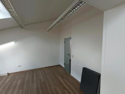 Foto - 2 Büroräume, Teeküche - 250,00 EUR Kaltmiete, ca.  8,00 m²
