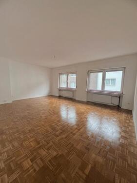 Foto - Große 5-Zimmer-Wohnung mit Balkon im Zentrum Gelsenkirchens