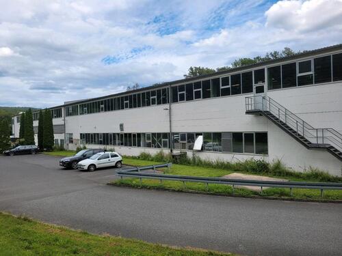 Foto - Zu Vermieten 5000m2 Gewerbehalle Lagerhalle Produktionsfläche