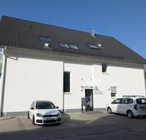 Sonnige Wohnung mit 3 Zimmer, Einbauküche und 2 Stellplätzen - Burgau