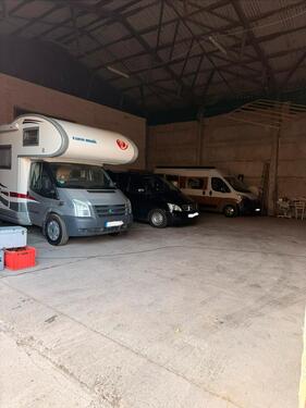 Foto - Stellplatz Halle Garage für Caravan Wohnmobil Camper