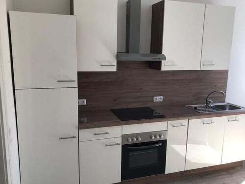 Foto - Werdau-Zentrum, gr. 2,5-Zi.-Whg. mit Einbauküche u. Stellplätzen (Wanne UND Dusche)