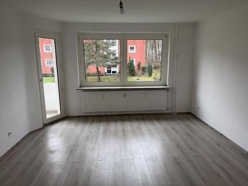 Foto - Renovierte 3 Zimmer Wohnung im 1. Obergeschoss mit Balkon