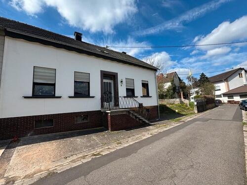 Foto - Doppelhaushälfte mit großem Potenzial