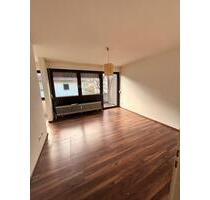 Helle 2,5-Zimmer-Wohnung mit Balkon und Stellplatz in Mühlhausen - Stuttgart
