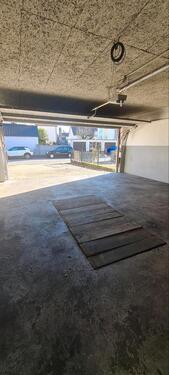 Foto - Doppelgarage mit Stellplatz - 750,00&nbsp;EUR Miete,