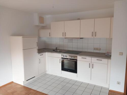 Foto - renovierte 2-Zimmer- Wohnung mit kleinem Balkon und Einbauküche im 1. Obergeschoss, Provisionsfrei