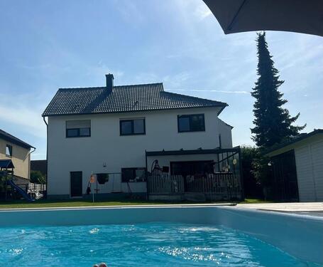 Foto - Modernisiertes Einfamilienhaus (240 m²) auf 1.000 m² Grundstück –