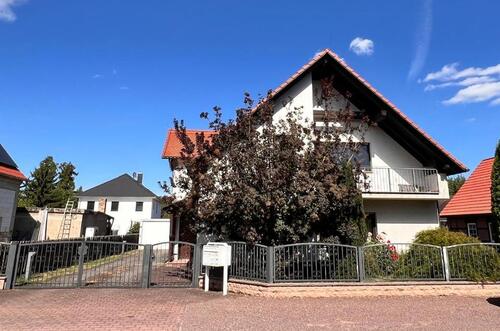 Foto - Großzügige 3-Raum-Wohnung im EG mit Garten und Holzhaus