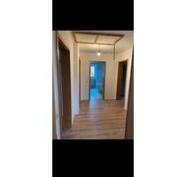 3 Zimmer DG Wohnung in Römhild - 450,00&nbsp;EUR Kaltmiete, ca.&nbsp; 67,00&nbsp;m&sup2; in Römhild (PLZ: 98630)