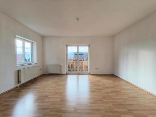 Foto - 3-Zimmer-Whg. + EBK + neues Bad + Balkon + Stellplatz